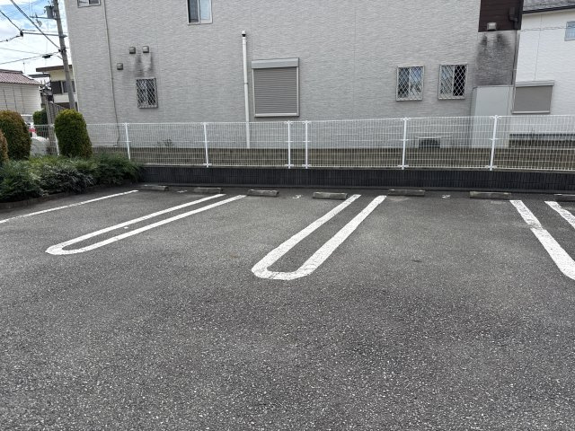 ピュールメゾンⅡの駐車場