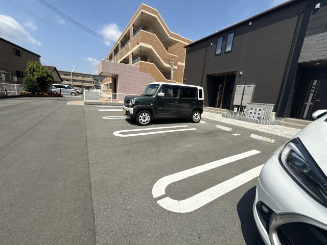 フレーシュＭの駐車場
