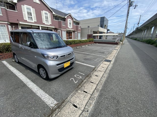 ルクプル　プラースの駐車場