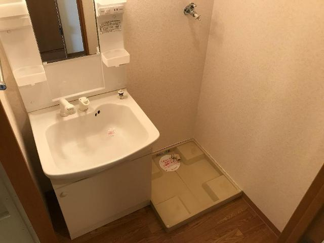 レインボーヒルズの洗面所|カゴも置きやすい洗面所