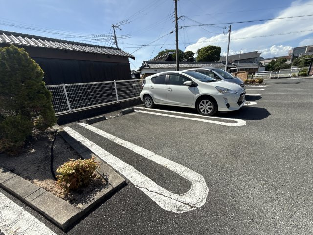 エレガント・カーサの駐車場