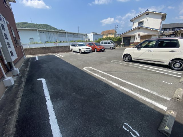 メゾンフルールの駐車場
