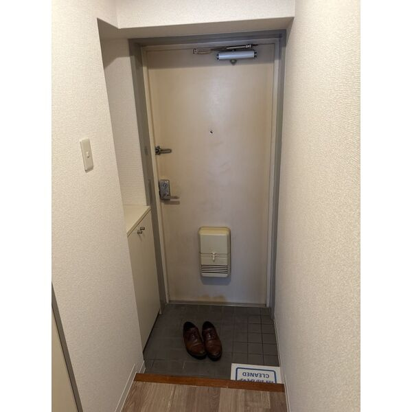 シャトー三和青山の玄関