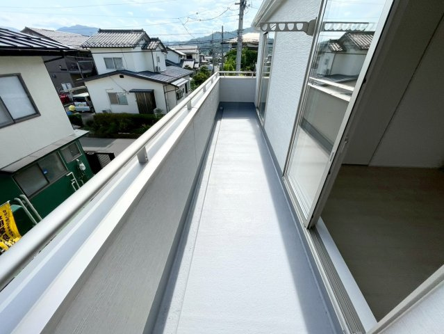 長野篠ノ井二ツ柳　第２のバルコニー|日当たり良好な広いバルコニー！洗濯物の出し入れなど楽々できちゃいます♪