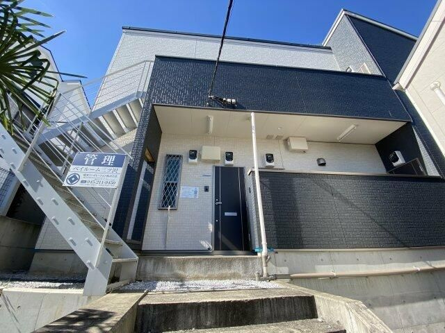 横浜市神奈川区三ツ沢西町のアパートの外観