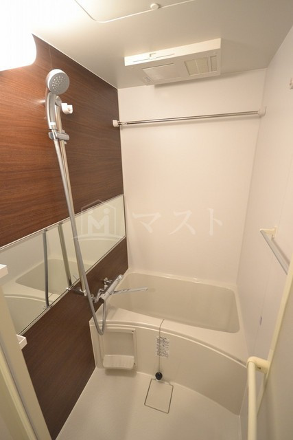 LC本町クレセントの浴室
