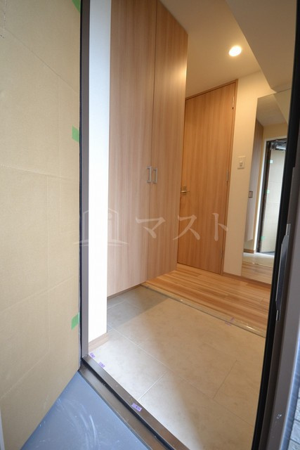LC本町クレセントの玄関
