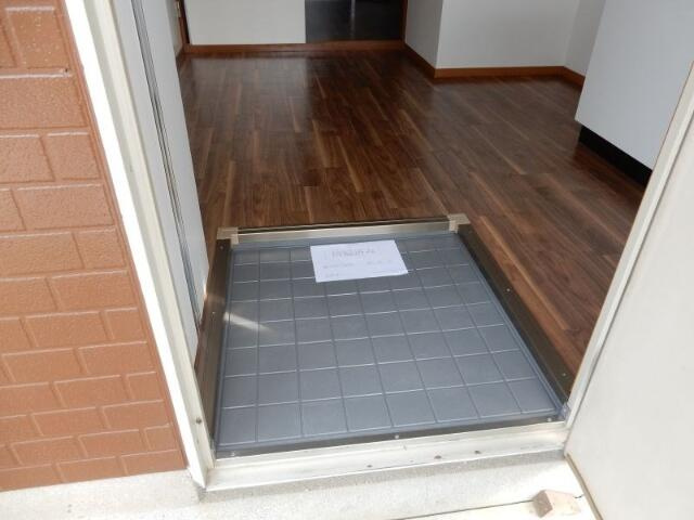 石井ハイツの玄関