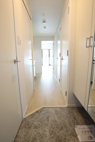 大阪市鶴見区放出東３丁目の賃貸マンションの玄関