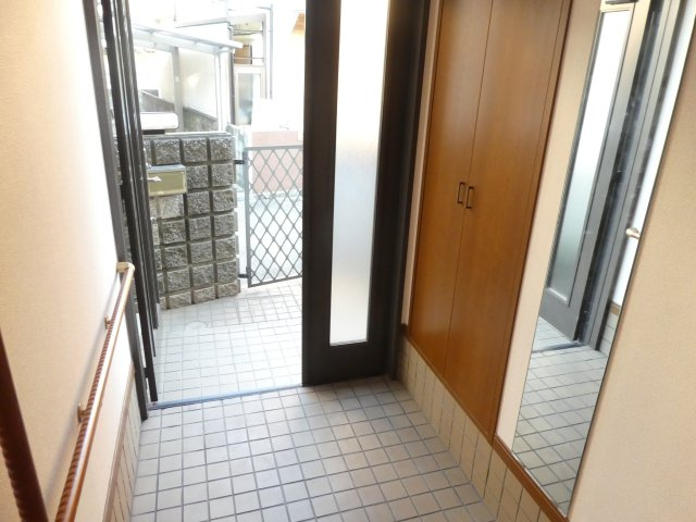 伊孑志2丁目貸家の玄関