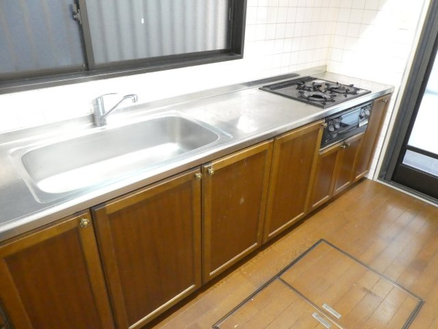 伊孑志2丁目貸家のキッチン