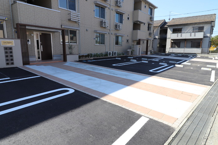 カーサ・ぺキーノの駐車場|カースペースがあります