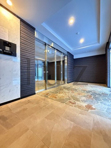 アゼスト関内のエントランス