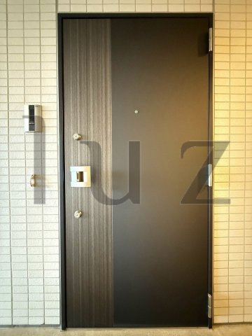 アゼスト関内の玄関