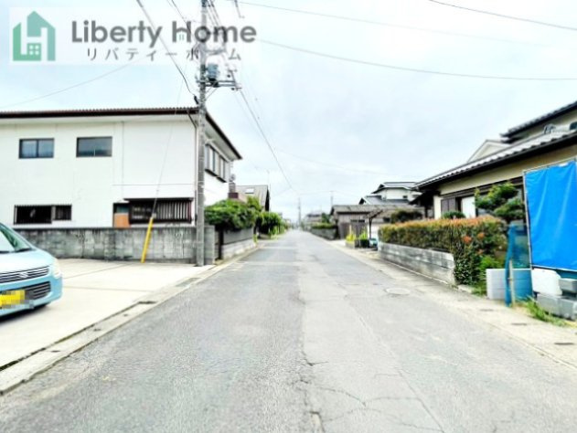 ひたちなか市東大島2期　新築戸建の前面道路含む現地写真