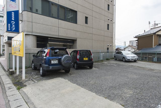 正木屋緑町ビル駐車場