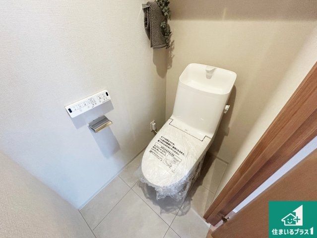 プロシード伊丹駅前のトイレ|1・2階の2ヶ所にあるので、朝の忙しい時間の順番待ちもなく、深夜の利用にも大変便利です。