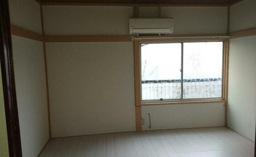 横浜市鶴見区馬場５丁目のアパートの居間・リビング