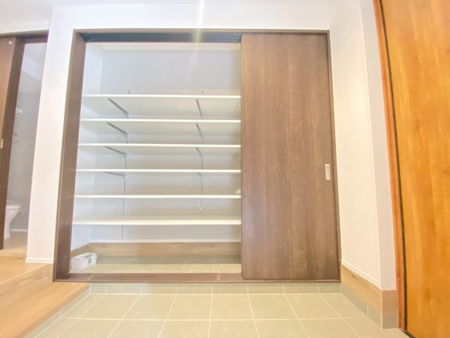 高槻市松原戸建ての収納