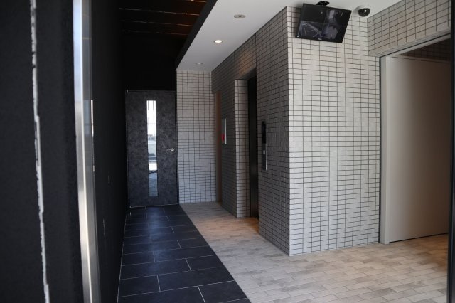 福岡市博多区東那珂１丁目の賃貸マンションのエントランス