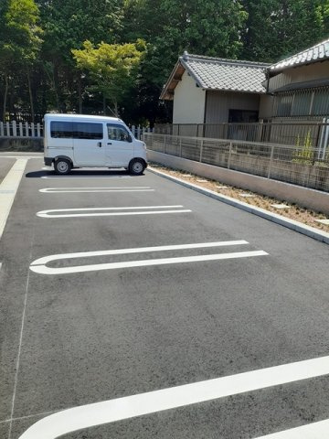 シュラインの駐車場