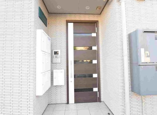 相模原市中央区淵野辺１丁目のアパートのエントランス