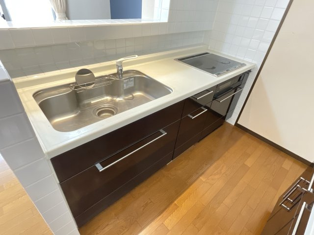 HOLLY HILLS RESIDENCE WESTのキッチン