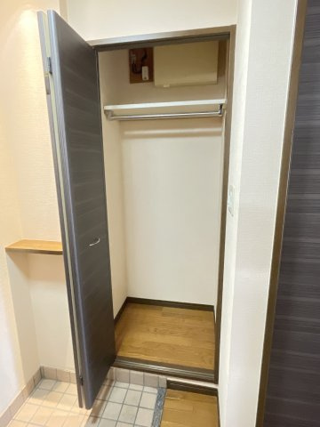 HOLLY HILLS RESIDENCE WESTの収納