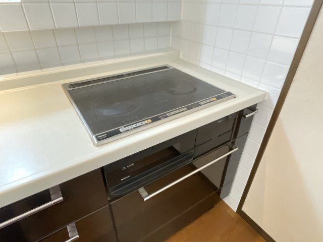 HOLLY HILLS RESIDENCE WESTのキッチン