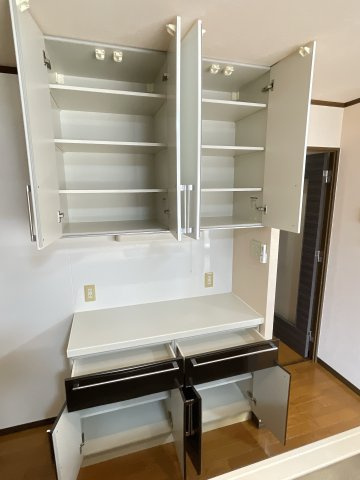HOLLY HILLS RESIDENCE WESTの収納