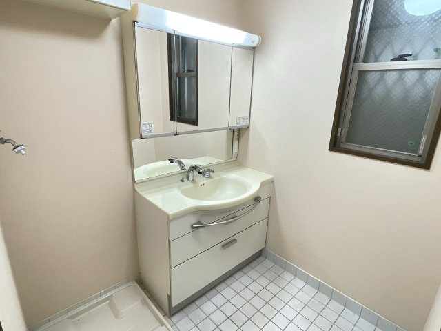 HOLLY HILLS RESIDENCE WESTの洗面所