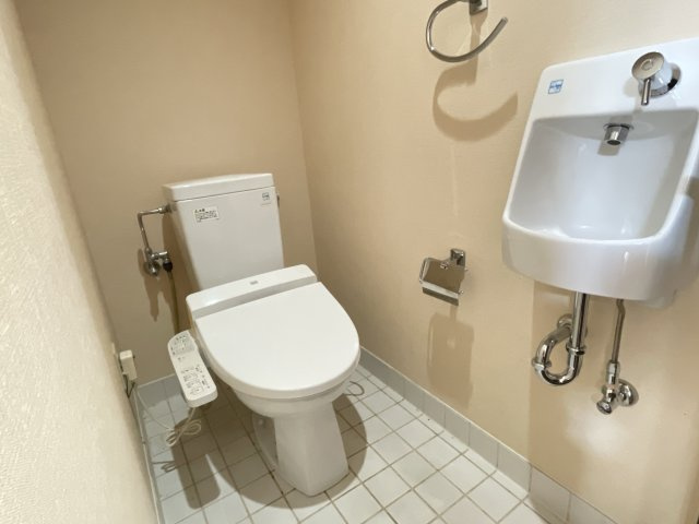 HOLLY HILLS RESIDENCE WESTのトイレ