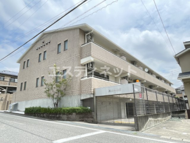 HOLLY HILLS RESIDENCE WESTの外観