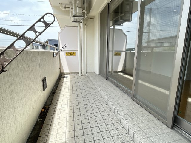 HOLLY HILLS RESIDENCE WESTのバルコニー