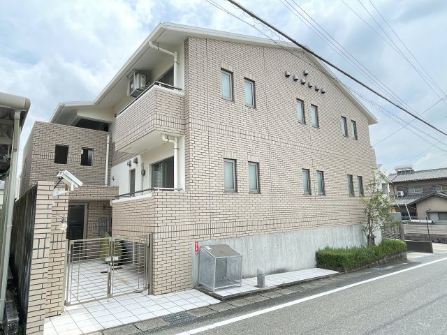 HOLLY HILLS RESIDENCE WESTの外観