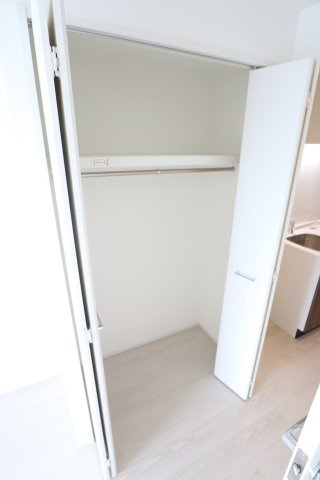 大阪市旭区赤川３丁目の賃貸マンションの収納