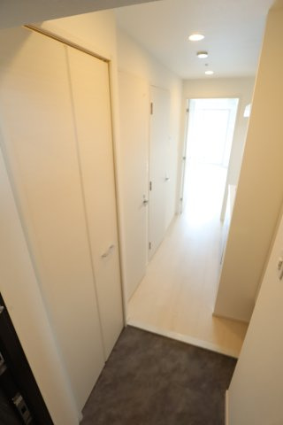 大阪市旭区赤川３丁目の賃貸マンションの玄関