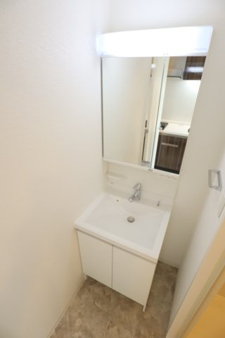 大阪市旭区赤川３丁目の賃貸マンションの独立洗面台