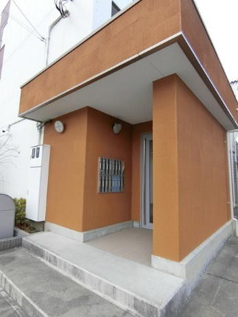 羽村市小作台５丁目の賃貸マンションのエントランス