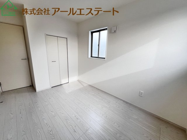 加古川市平岡町新在家　　JR「東加古川駅」徒歩17分の洋室