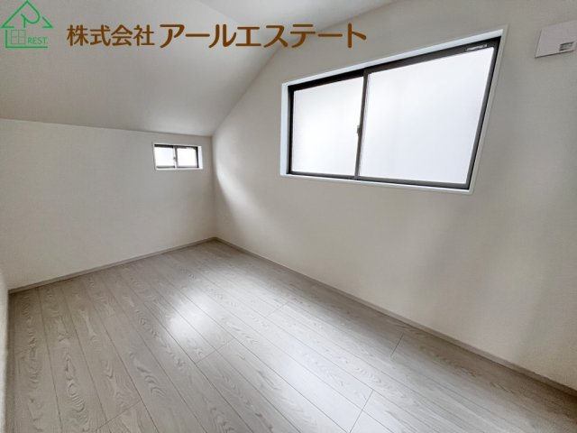 加古川市平岡町新在家　　JR「東加古川駅」徒歩17分の洋室