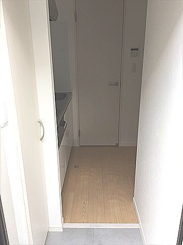 B・FLATS(ビーフラッツ)の玄関
