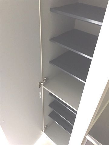 B・FLATS(ビーフラッツ)の玄関