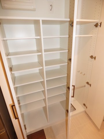 パークアクシス大阪新町の玄関