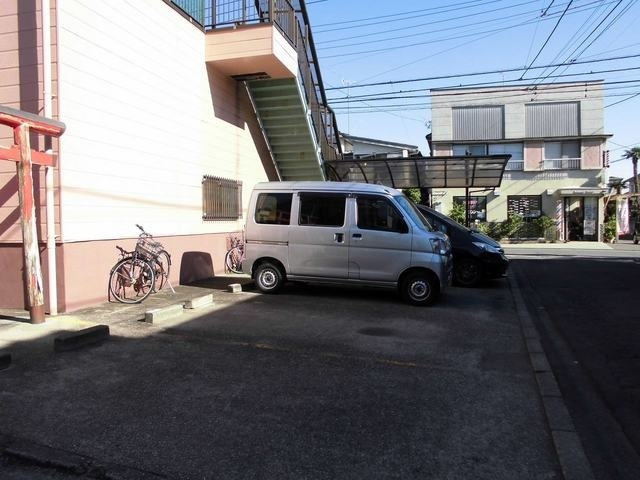 メゾン栄和の駐車場