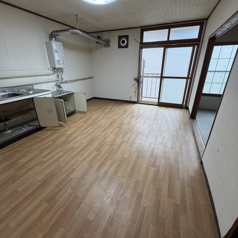 コーポリベルテ緑の居間・リビング|ゆったり過ごせる居間です