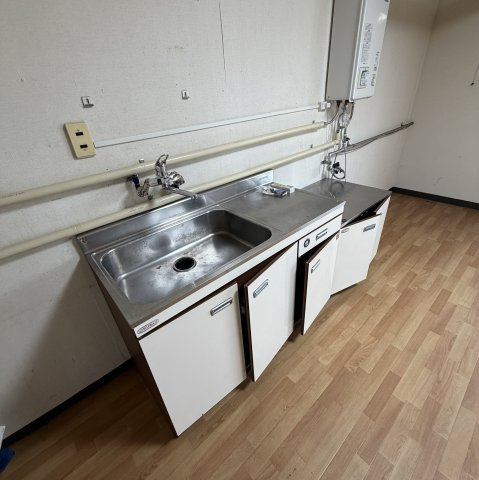 コーポリベルテ緑のキッチン|コンパクトなキッチンで掃除もラクラク