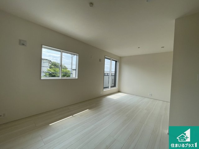 ★5(土)6(日)現地見学可能！★宇治市神明石塚　限定1邸の洋室|シンプルな洋室は、自分好みのインテリアが楽しめます♪ご家族とインテリアや家具を選びに行くのは入居時の醍醐味の一つです。ぜひお楽しみください♪