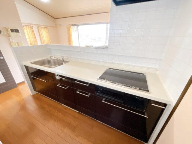 HOLLY HILLS RESIDENCE 　WESTのキッチン|別部屋同一間取りのお写真となります。