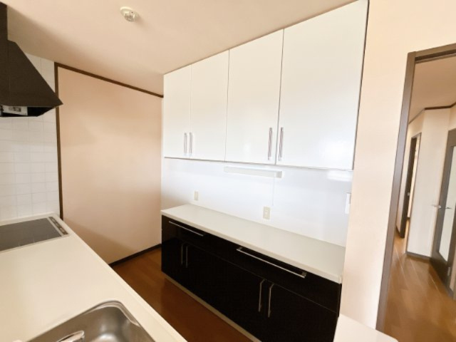 HOLLY HILLS RESIDENCE 　WESTのキッチン|別部屋同一間取りのお写真となります。